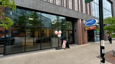 1115 W Addison St, Chicago, IL à vendre Photo du bâtiment- Image 2 de 3