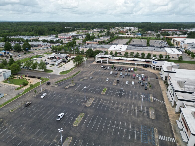 3944-3952 N Gloster St, Tupelo, MS à louer - Photo du bâtiment - Image 2 de 11