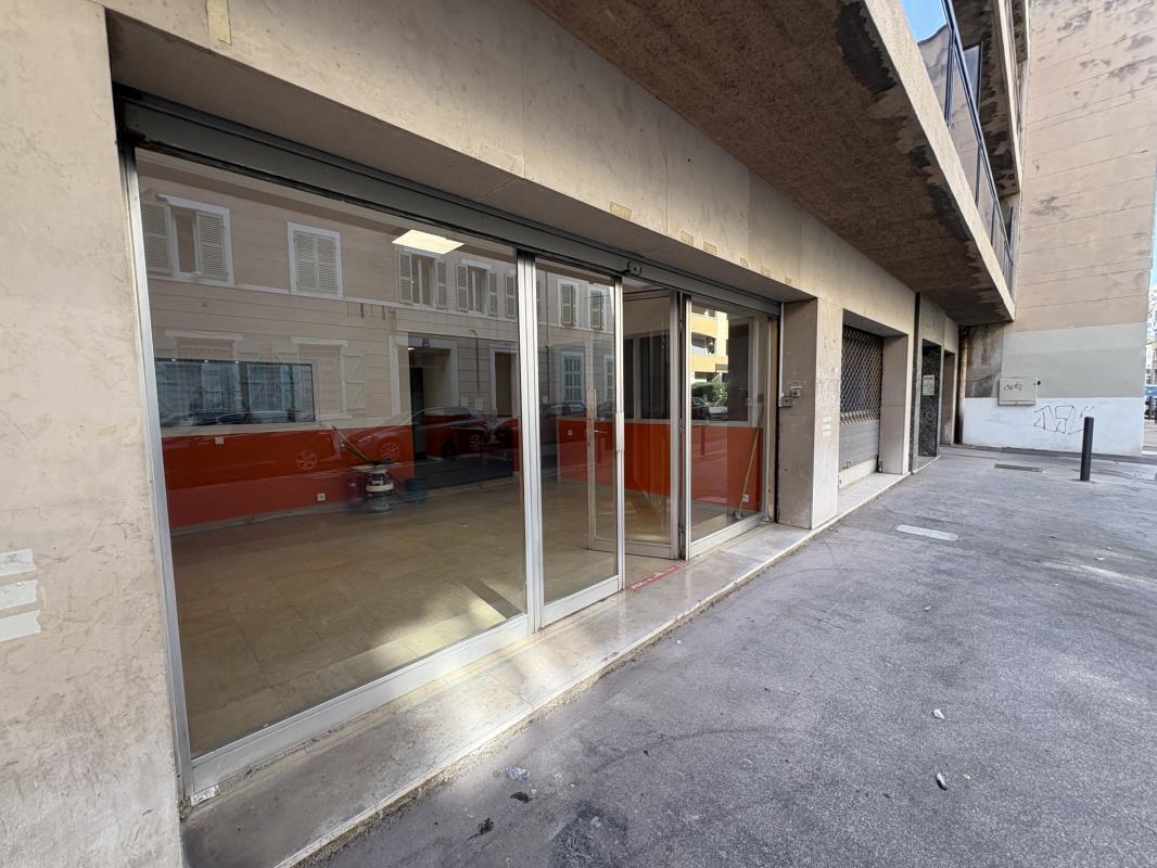 Commerce de détail dans Marseille à vendre Photo du bâtiment- Image 1 de 12