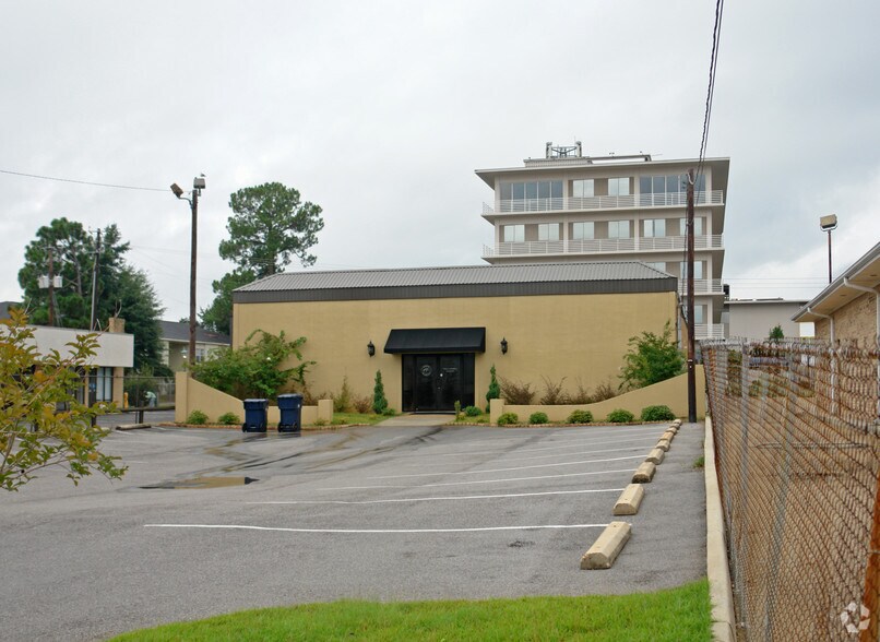 722 Downtowner Loop W, Mobile, AL à vendre - Photo du bâtiment - Image 2 de 8