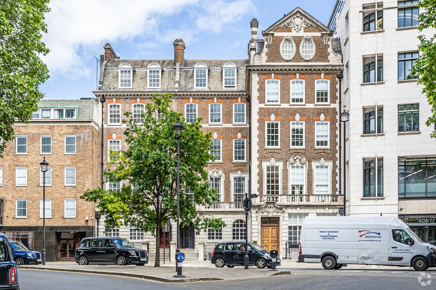 12 Hobart Pl, London for lease - Building Photo - Image 2 of 16