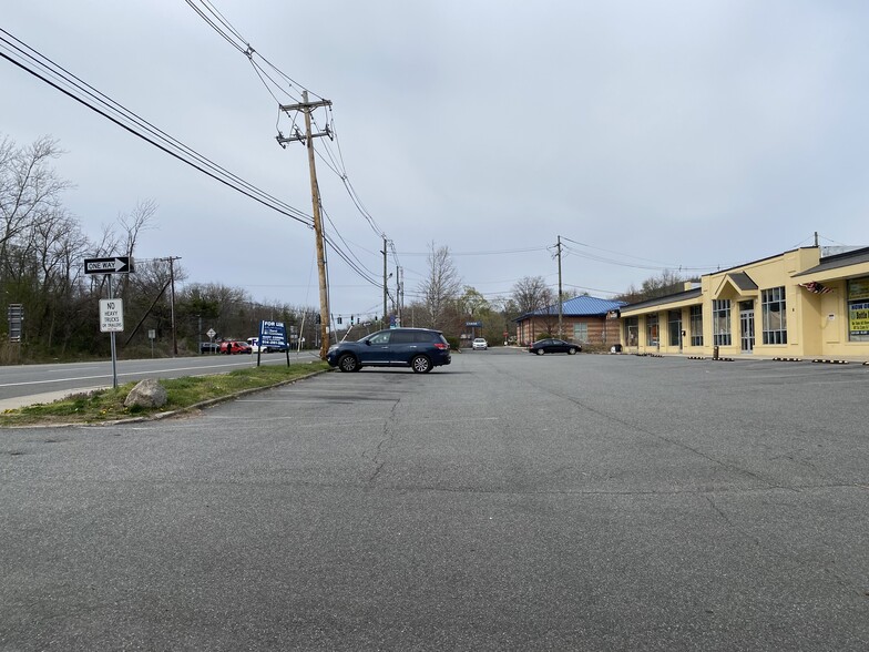 325 Route 303, Orangeburg, NY for lease - Building Photo - Image 3 of 10