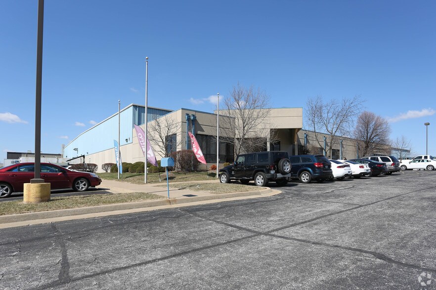 831 Lone Star Dr, O'Fallon, MO for lease - Primary Photo - Image 1 of 5
