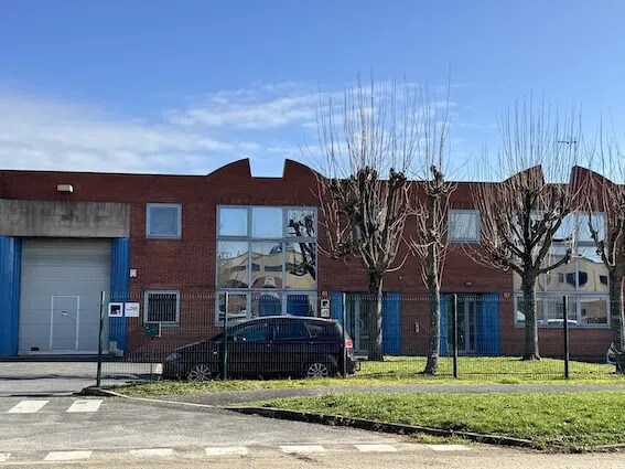 Local d'activités dans Moissy-Cramayel à vendre Photo du bâtiment- Image 1 de 4