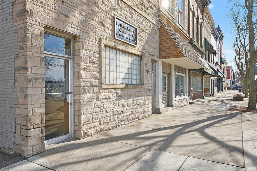 116-118 N Main St, Goshen, IN à vendre - Photo du bâtiment - Image 2 de 17