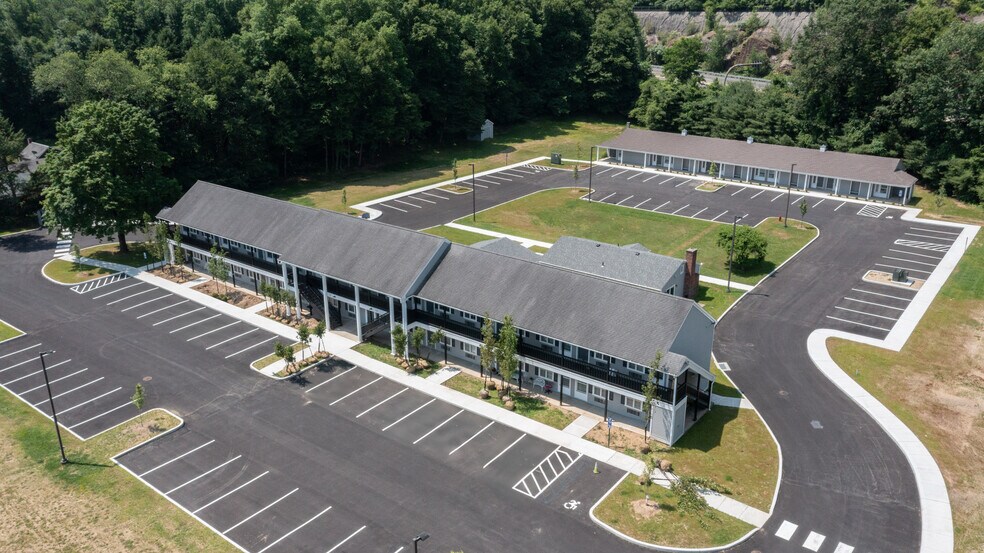 1030 Federal Rd, Brookfield, CT à vendre - Photo du bâtiment - Image 3 de 16