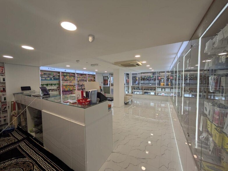 29-31 High St, Dorking à vendre - Photo du bâtiment - Image 3 de 8