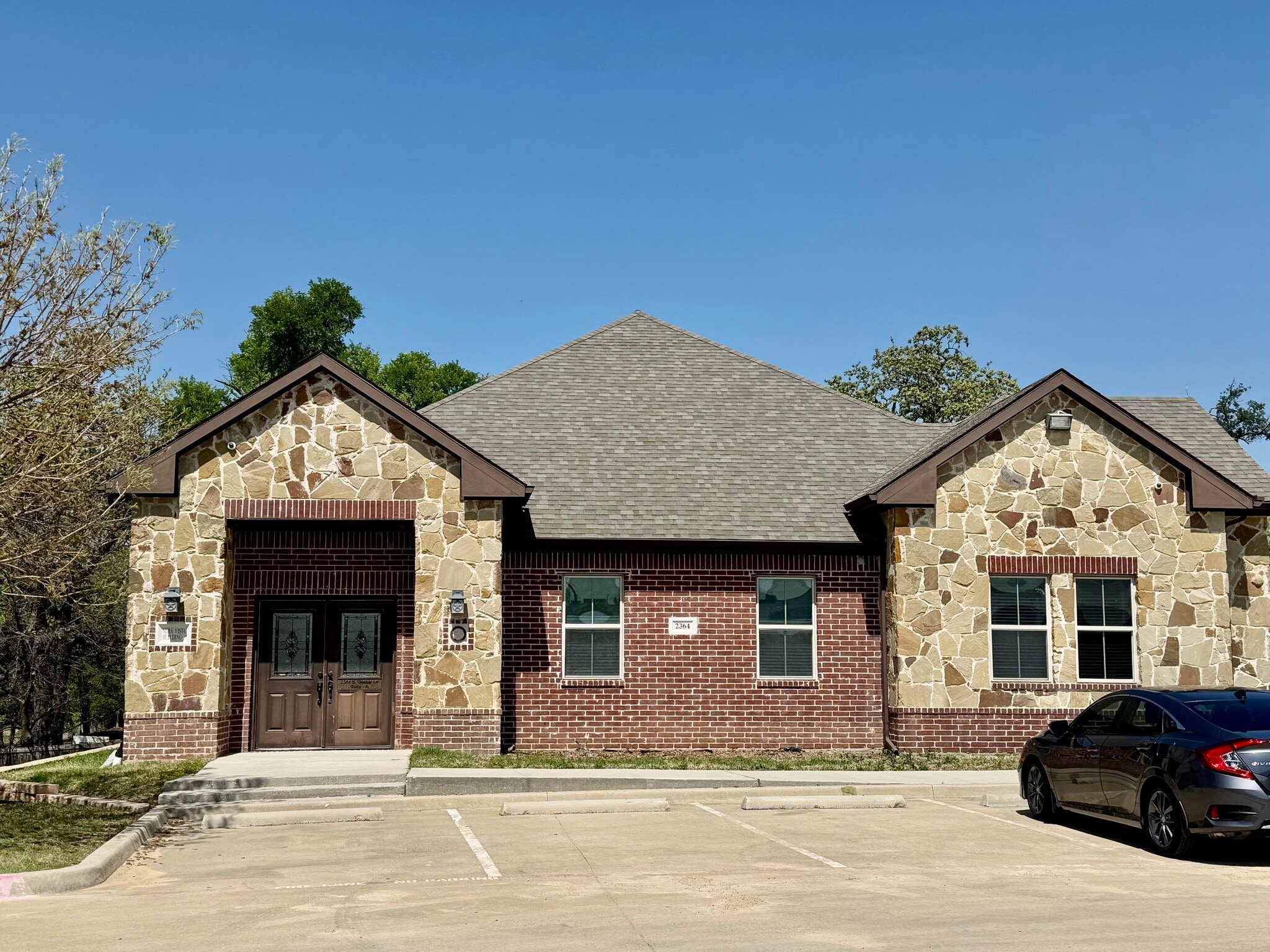 2366-2372 S Uecker Ln, Lewisville, TX à louer Photo du bâtiment- Image 1 de 9