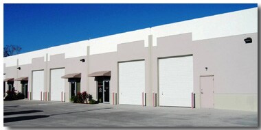 1689-1698 SE South Niemeyer Cir, Port Saint Lucie, FL à vendre - Photo du bâtiment - Image 2 de 10