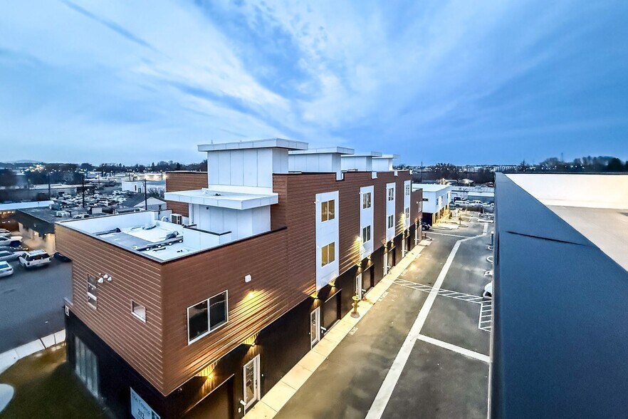 212 N Elm St, Kennewick, WA à louer - Photo du bâtiment - Image 2 de 6