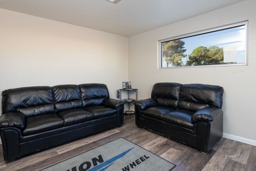 120 S Warner St, Ridgecrest, CA à vendre - Photo du bâtiment - Image 3 de 13