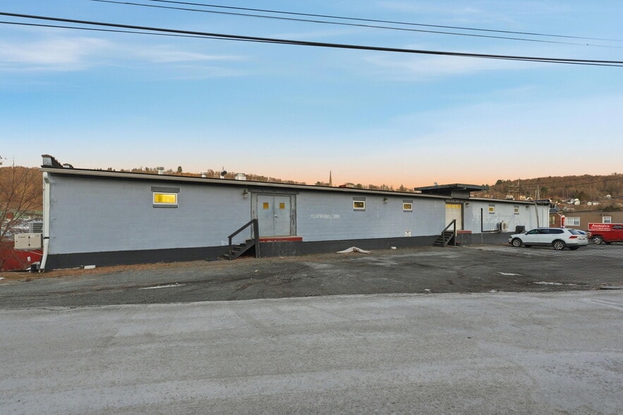 2 Chapel St, Honesdale, PA for lease - Building Photo - Image 2 of 33