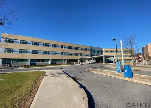 1 Tech Park Dr, Johnstown, PA à louer Photo du bâtiment- Image 1 de 57
