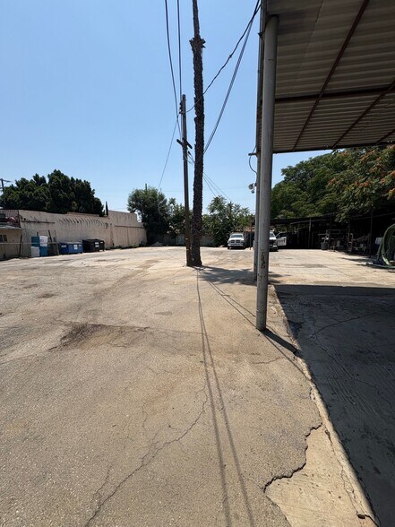 13117 San Fernando Rd, Rancho Cascades, CA à vendre - Photo du bâtiment - Image 3 de 5