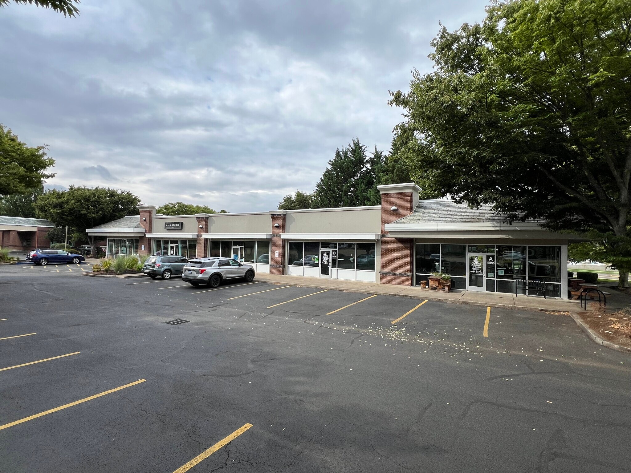 2866 Crescent Ave, Eugene, OR à vendre Photo du bâtiment- Image 1 de 1