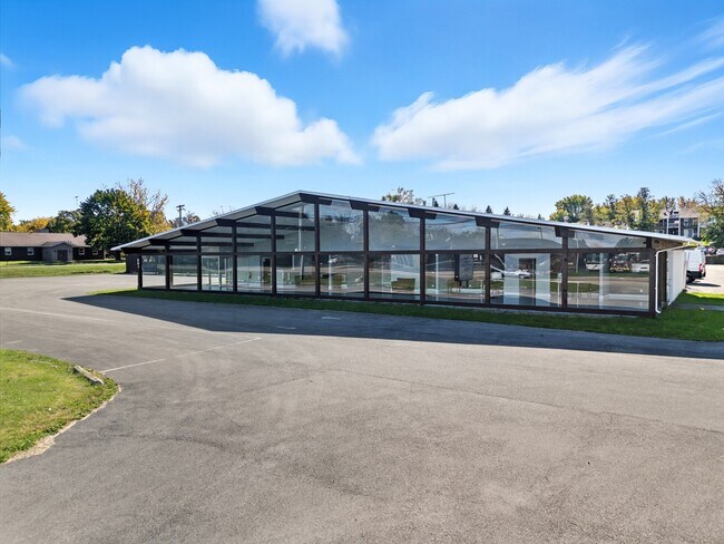 Plus de détails pour 801 W Grant Hwy, Marengo, IL - Local d'activités à louer