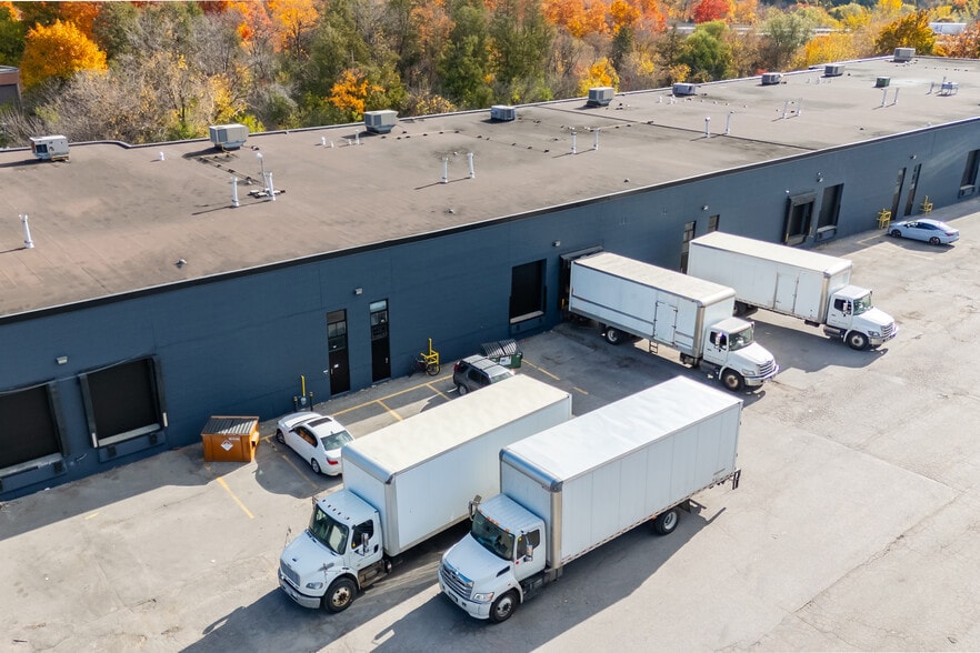 465 Milner Ave, Toronto, ON à vendre - Photo du bâtiment - Image 2 de 5