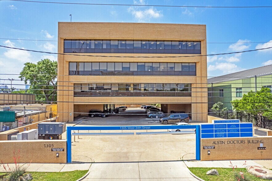 1305 W 34th St, Austin, TX à louer - Photo du bâtiment - Image 2 de 19