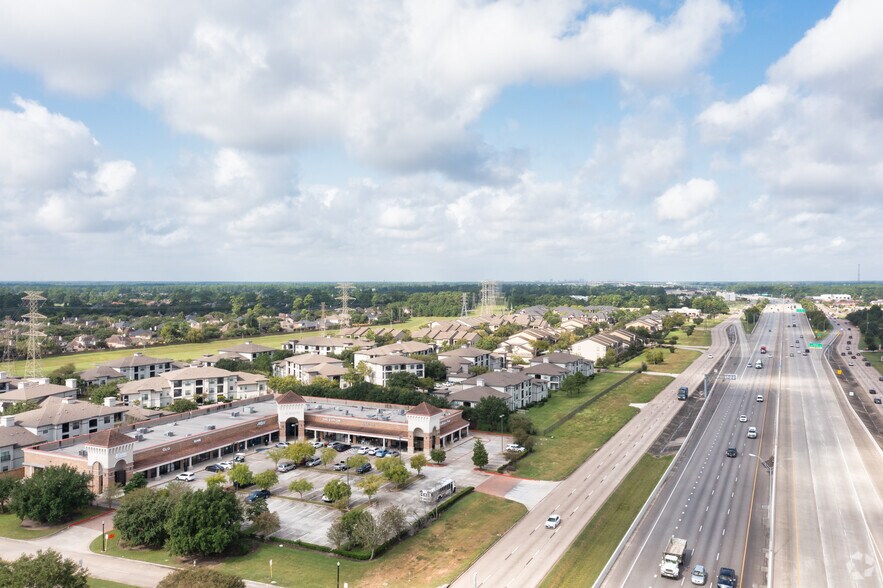 8650 N Sam Houston Pky E, Humble, TX à louer - Aérien - Image 3 de 10
