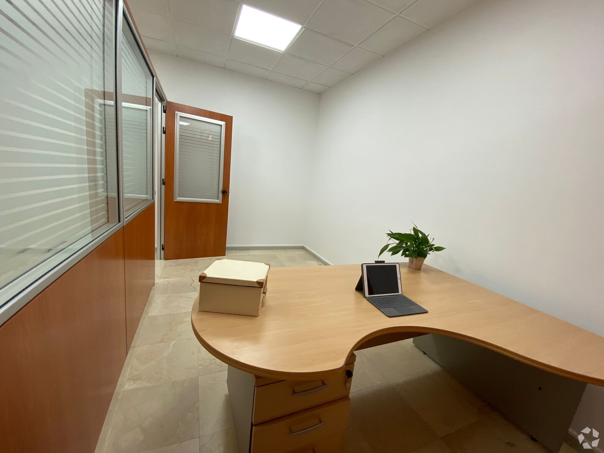 Office in Fuenlabrada, MAD for lease Interior Photo- Image 1 of 10