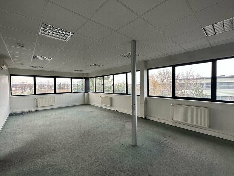 Office in Niederhausbergen for lease - Interior Photo - Image 3 of 7
