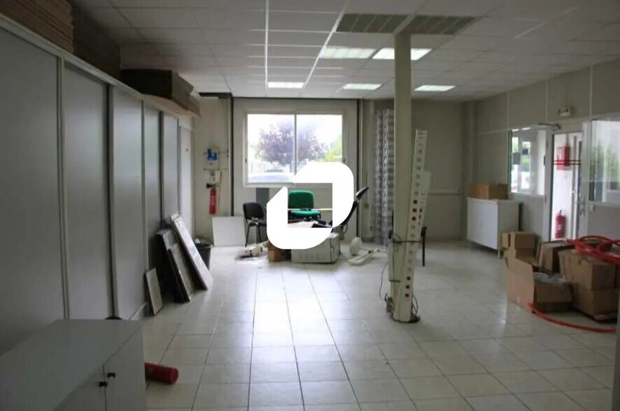 Flex in Roissy-en-Brie for lease - Interior Photo - Image 1 of 7