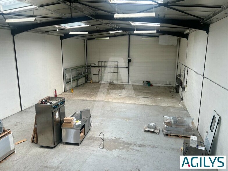 24 Bis Rue Du Pre Des Aulnes, Pontault-Combault for lease - Building Photo - Image 3 of 5