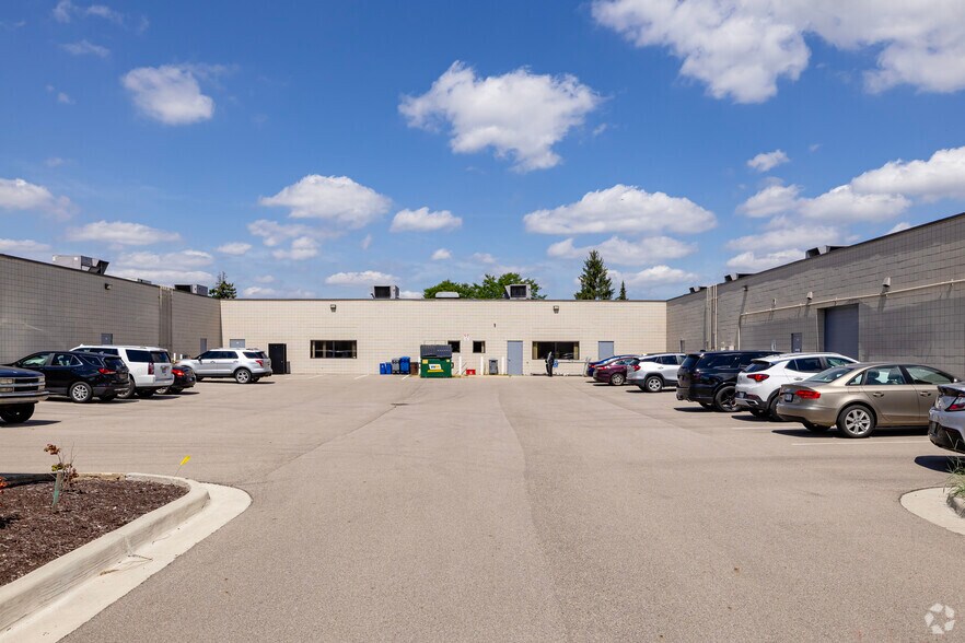 4750 Venture Dr, Ann Arbor, MI à louer - Photo du bâtiment - Image 3 de 4