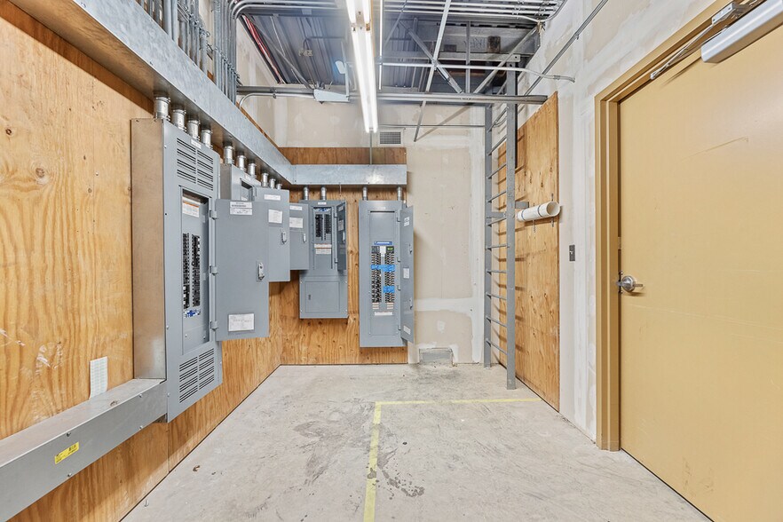 2229 E State St, Salem, OH for lease - Interior Photo - Image 2 of 44