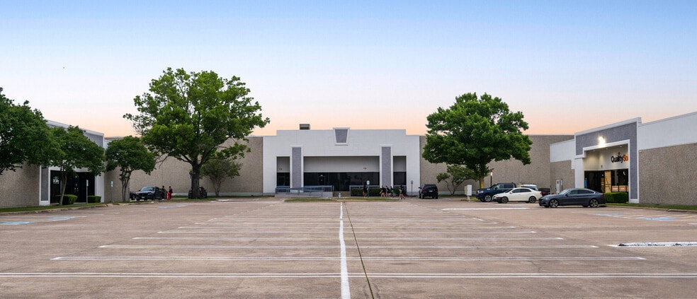 2553 Summit Ave, Plano, TX for lease - Building Photo - Image 1 of 8
