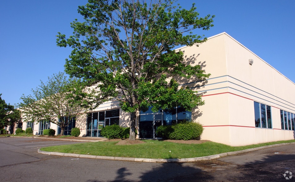 8352 Terminal Rd, Lorton, VA for lease - Building Photo - Image 3 of 10