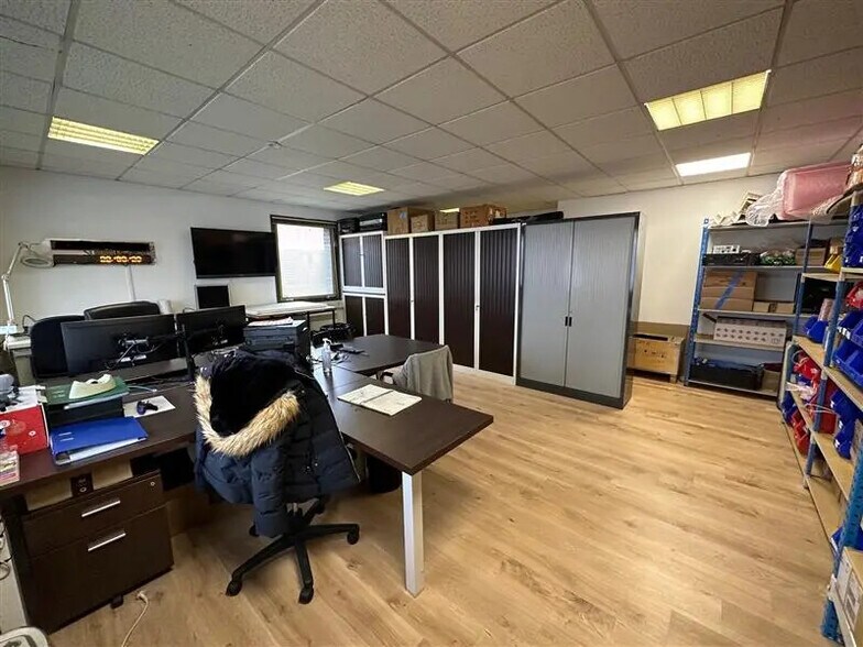Office in Croissy-Beaubourg for lease - Interior Photo - Image 3 of 5