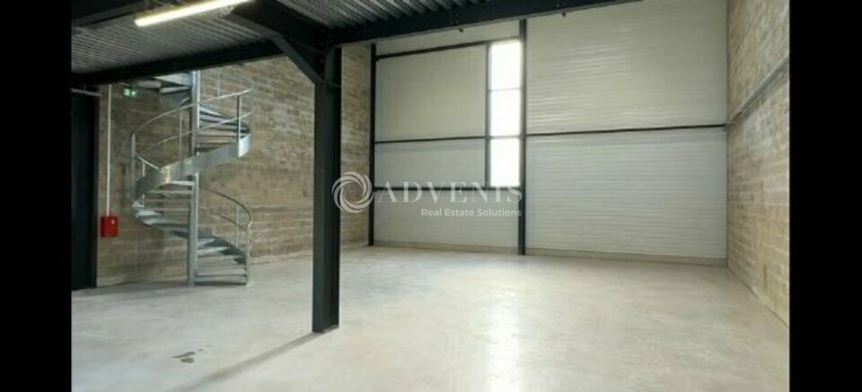 Local d'activités dans Nangis à vendre - Photo du bâtiment - Image 3 de 9