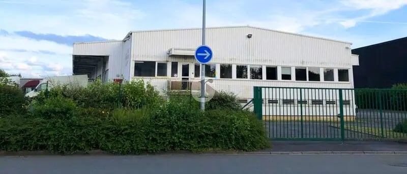 Office in Fretin for lease - Building Photo - Image 2 of 4