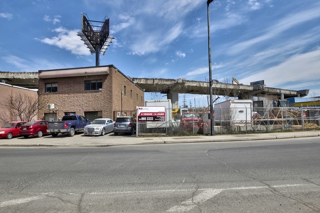 Plus de détails pour 2155 Av de l'Église, Montréal, QC - Industriel à vendre