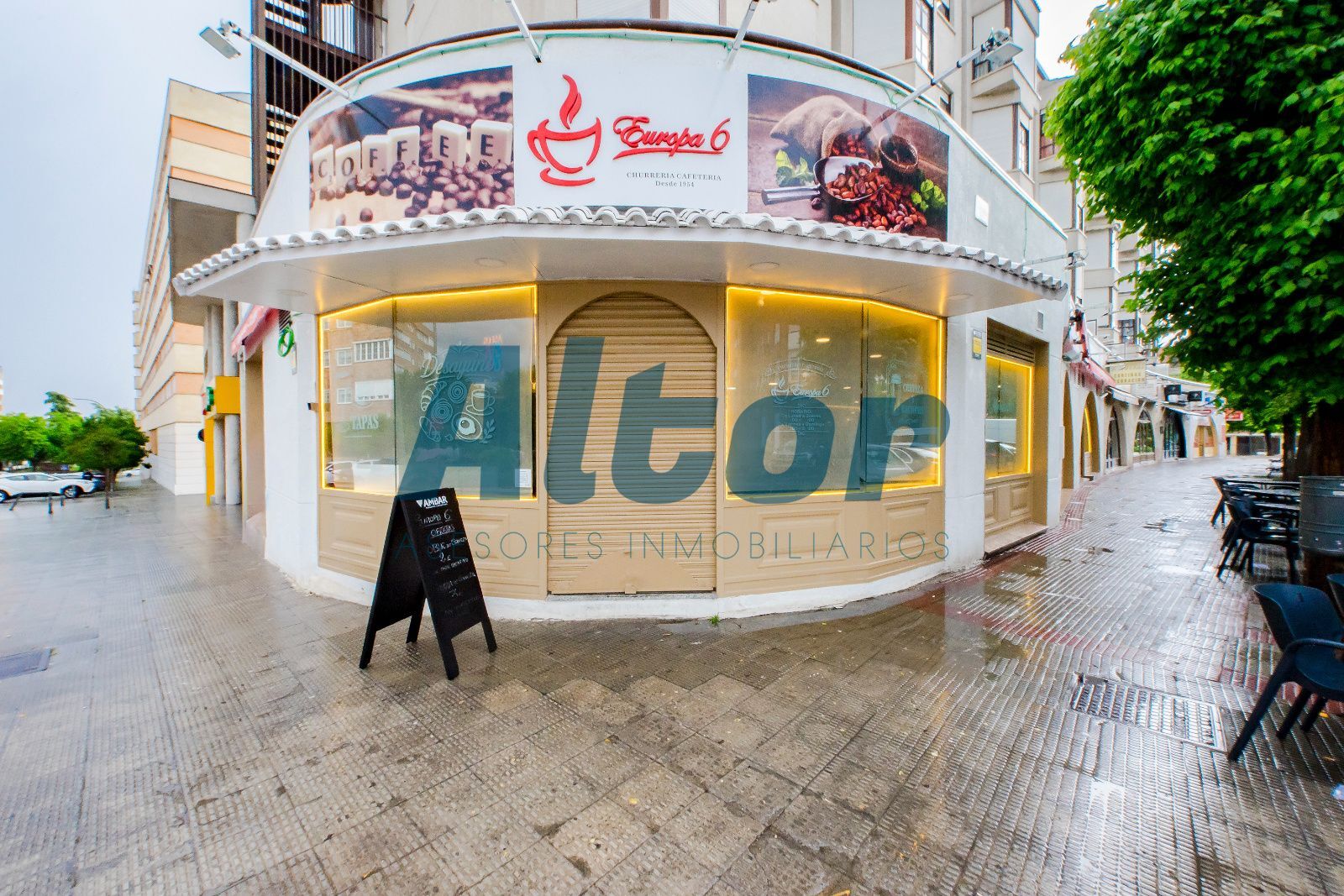 Retail in Coslada, Madrid for lease Primary Photo- Image 1 of 11