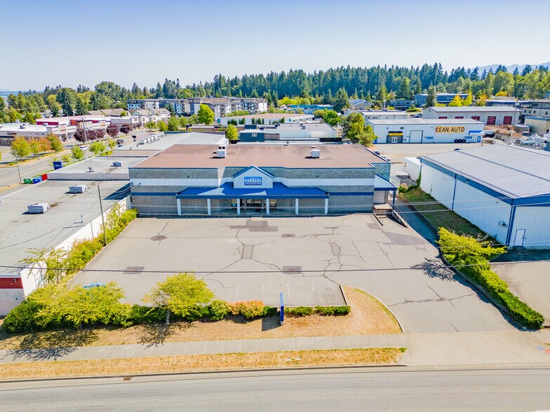 700 29th St, Courtenay, BC à vendre - Photo du bâtiment - Image 2 de 7