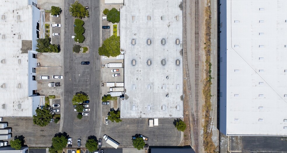 9843 6th St, Rancho Cucamonga, CA for lease - Building Photo - Image 2 of 3