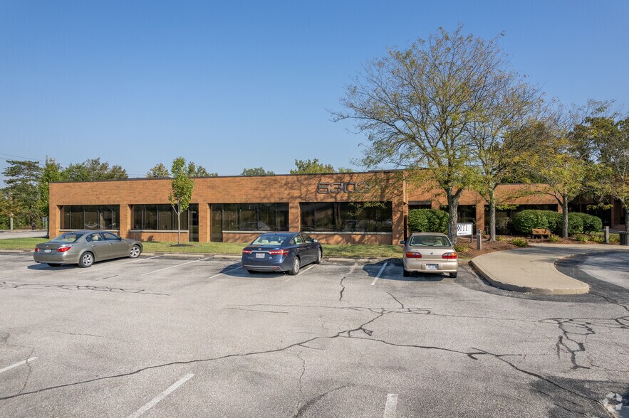 5303 Dupont Cir, Milford, OH à louer - Photo du bâtiment - Image 3 de 4