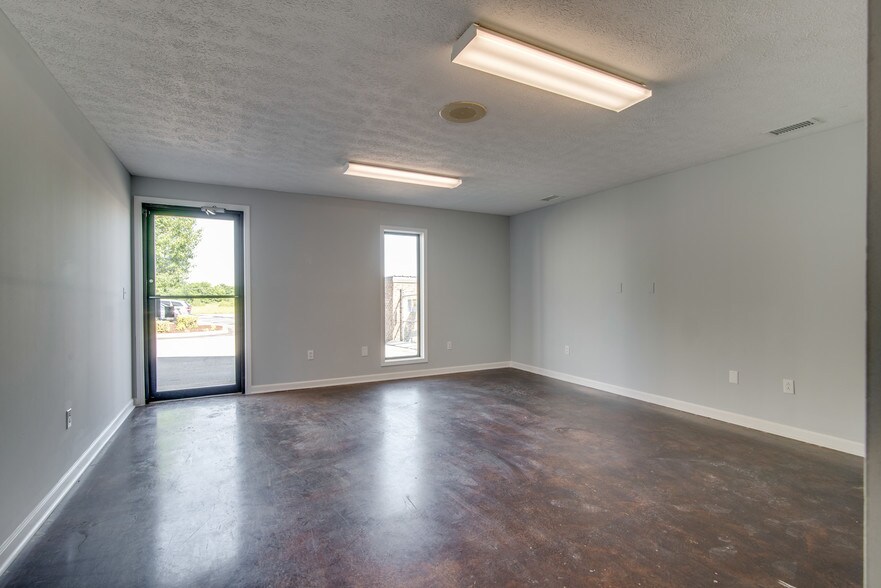 100 Mooreland Dr, Springfield, TN à louer - Photo intérieure - Image 3 de 17