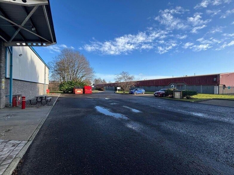West Mains Rd, Grangemouth à louer - Photo du bâtiment - Image 3 de 9