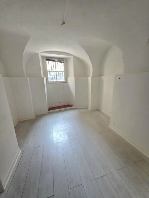 Office in Nice for lease Interior Photo- Image 1 of 7