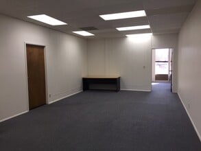 933 MacArthur Blvd, San Leandro, CA à louer Photo intérieure- Image 2 de 2