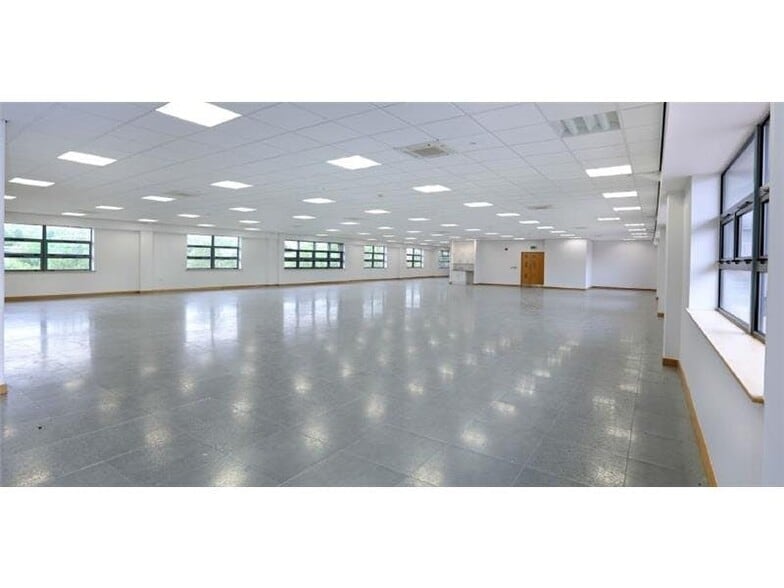 Lake View Dr, Nottingham for lease - Building Photo - Image 2 of 5