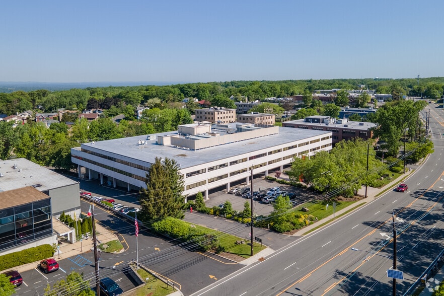 270 Sylvan Ave, Englewood Cliffs, NJ for lease - Aerial - Image 3 of 6