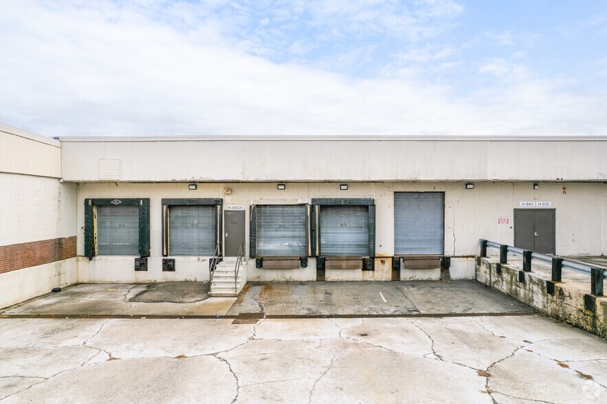 840 North Dr, Oaks, PA for lease - Building Photo - Image 2 of 4