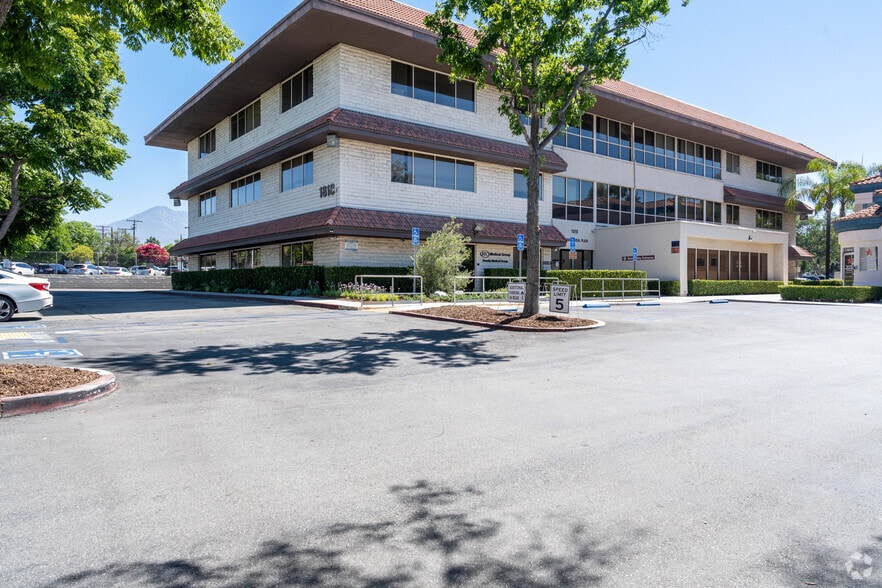 1818 N Orange Grove Ave, Pomona, CA for lease - Building Photo - Image 2 of 32