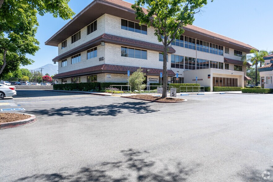 1818 N Orange Grove Ave, Pomona, CA à louer - Photo du bâtiment - Image 2 de 32