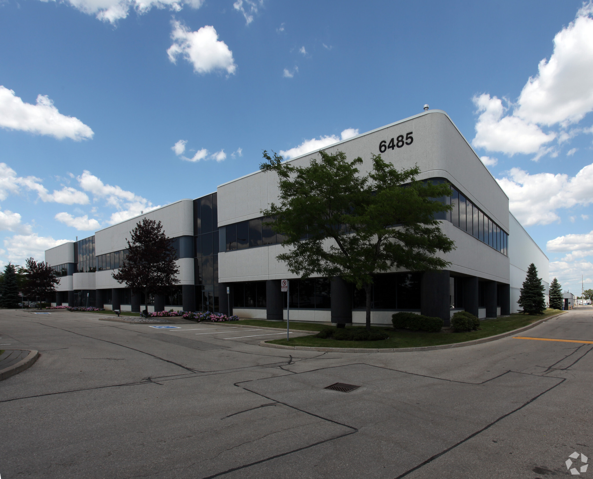 6485 Airport Rd, Mississauga, ON for lease Primary Photo- Image 1 of 3