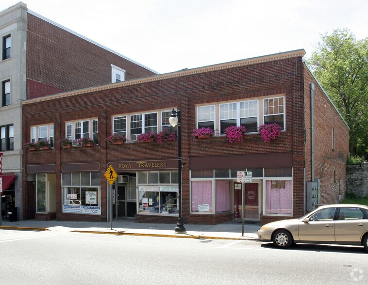 2 Monument Sq, Woonsocket, RI à vendre - Photo du bâtiment - Image 2 de 58